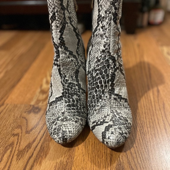 Cape Robbin SnakeSkin Boots✨ - Picture 6 of 6
